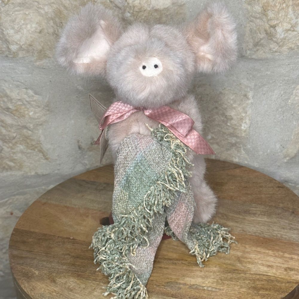 Boyds Bear Truffles O’ Pigg NWT with Original Body’s Metal Stand